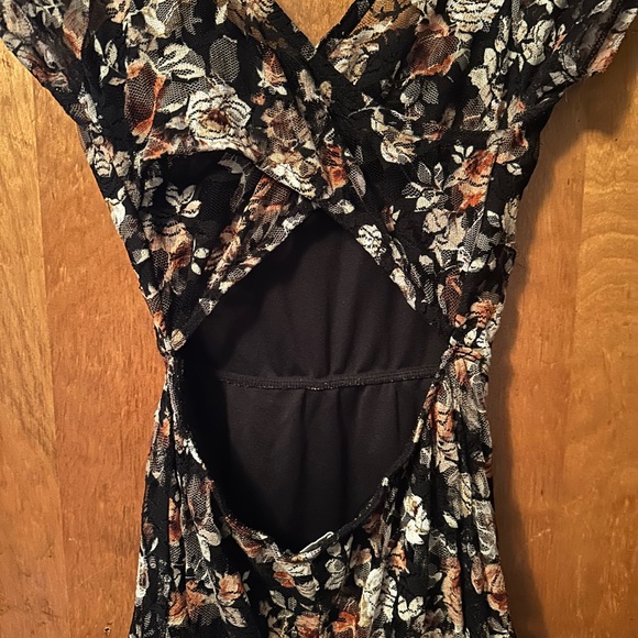 L8ter Black & Floral Open Back Lace Mini Dress S - Picture 10 of 11